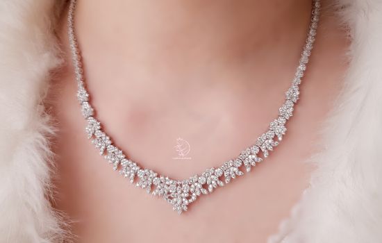 💎سرویس(گردنبند ، گوشواره و دستبند ) جواهری شیک و زیبا نقره عیار ۹۲۵ با نگینهای درخشان با روکش طلا سفید با قفل جواهری