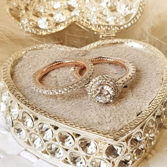 ‌‌ ‌💎حلقه و پشت حلقه جواهری با نگینهای زیرکونیا اتریشی نقره عیار ۹۲۵ با روکش طلا سفید ‌‌‌‌‌‌‌‌‌‌و طراحی جواهر منحصر به فرد و سفارشی در نقره و داخل رکاب ها رزگلد ‌ ‌‌	