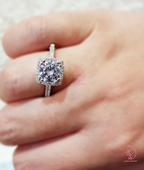 ‌‌ ‌💎انگشتر جواهری با نگینهای زیرکونیا اتریشی نقره عیار ۹۲۵ با روکش طلا سفید ‌‌‌‌‌‌‌‌‌‌و طراحی جواهر منحصر به فرد و سفارشی در نقره و داخل رکاب ها رزگلد ‌