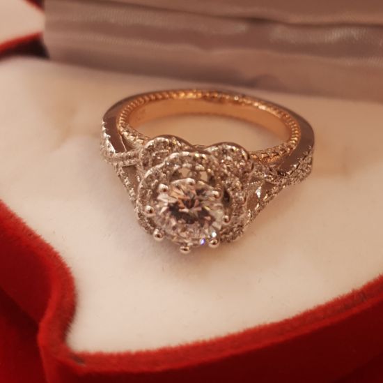 💍انگشتر سولیتر جواهری طراحی Verragio نگین Round-cut ؛ با طراحی خاص و زیبا نقره عیار 925 با روکش طلا سفید‌‌‌‌‌‌‌ ‌‌و داخل رکاب رزگلد(R_1006)