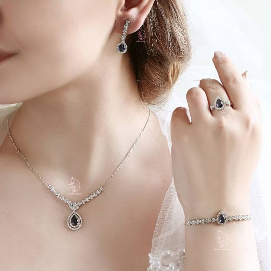 💍سرويس جواهری  با نگین های زمرد و  یاقوت کبود و ياقوت ، نقره عیار ۹۲۵ با روکش طلاسفید