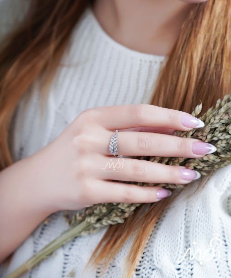 💍انگشتر طرح جواهر برگ زیتون ؛ با طراحی زیبا و ظریف نقره عیار ۹۲۵ با روکش طلا سفید‌‌‌‌‌‌‌ ‌‌(فری سایز)