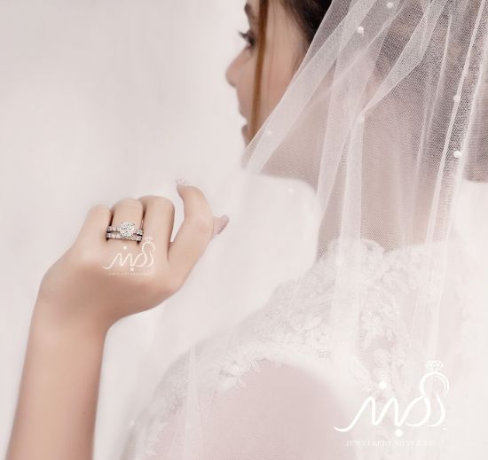 💍حلقه و پشت حلقه جواهری دورنگین آمریکایی ، princess-cut ( مربع ) ؛ با طراحی خاص و زیبا نقره عیار ۹۲۵ با روکش طلا سفید‌‌‌‌‌‌‌ ‌‌