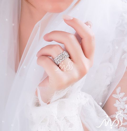 💍حلقه جواهری دورنگین آمریکایی ، طرح ترکیبی فلاور و نگین های Marquise ؛ با طراحی خاص و زیبا نقره عیار 925 با روکش طلا سفید‌‌‌‌‌‌‌ ‌‌