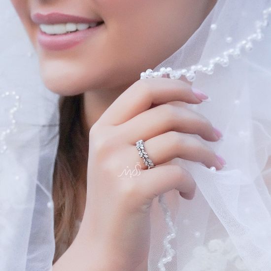 💍انگشتر طرح جواهر مارکیز ؛ با طراحی زیبا و ظریف نقره عیار ۹۲۵ با روکش طلا سفید‌‌‌‌‌‌‌(R_1055)