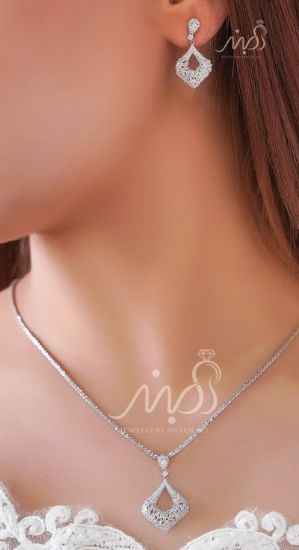 💍نیمست جواهری ظریف با نگین های ناهمگون با طراحی ژورنالی جواهرات به روز ، نگین های زیرکونیا اتریشی ؛ نقره عیار ۹۲۵ با روکش طلا سفید‌‌‌‌‌‌‌ ‌‌	
