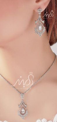 💍نیم ست جواهری شیک و بینظیر با طراحی ژورنالی جواهرات به روز ، نگین های زیرکونیا اتریشی ؛ نقره عیار 925 با روکش طلا سفید‌‌‌‌‌‌‌ ‌‌	