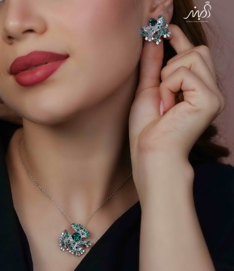 💍نیم ست جواهری بانگين های زمردی (گردنبند و گوشواره ) خاص و زیبا ، نقره عیار ۹۲۵( N_4393)