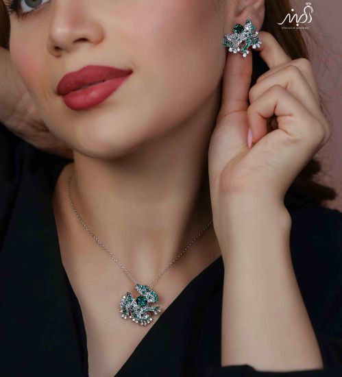 💍نیم ست جواهری بانگين های زمردی (گردنبند و گوشواره ) خاص و زیبا ، نقره عیار ۹۲۵( N_4393)