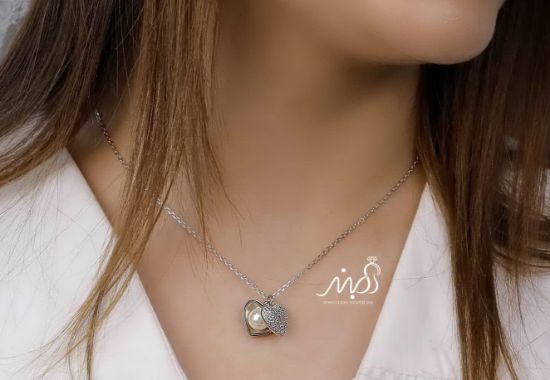 💍گردنبند جواهری صدف پوشیده از نگین با مروارید پرورشی ترند جواهرات، نقره عیار ۹۲۵ با روکش طلا سفید‌‌(G_3017)
